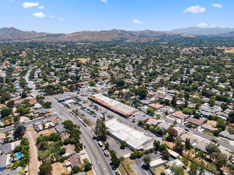 More Photos Of 950-1086 E Avienda Dlos Arboles, Thousand Oaks Unknown For Lease