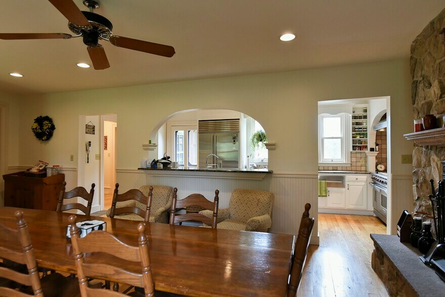 More Photos Of 827 Philadelphia Ave, Chambersburg Specialty For Sale