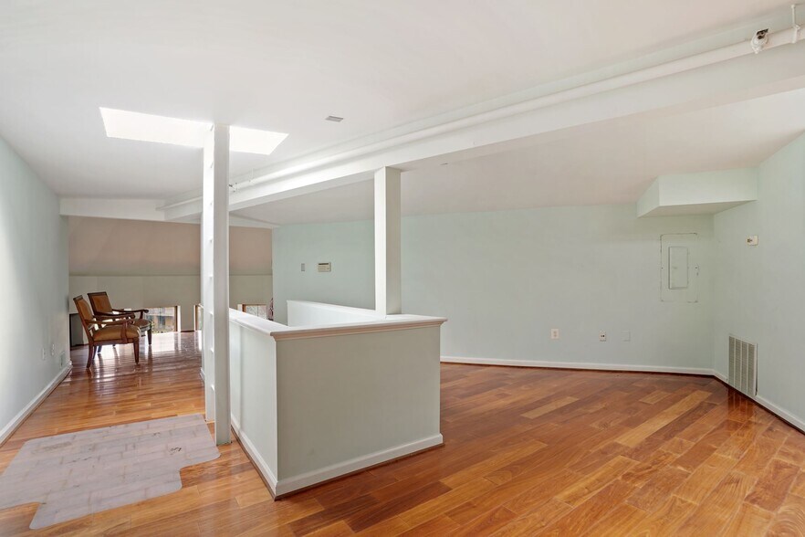 More Photos Of 1011 New Hampshire Ave NW, Washington Office For Sale