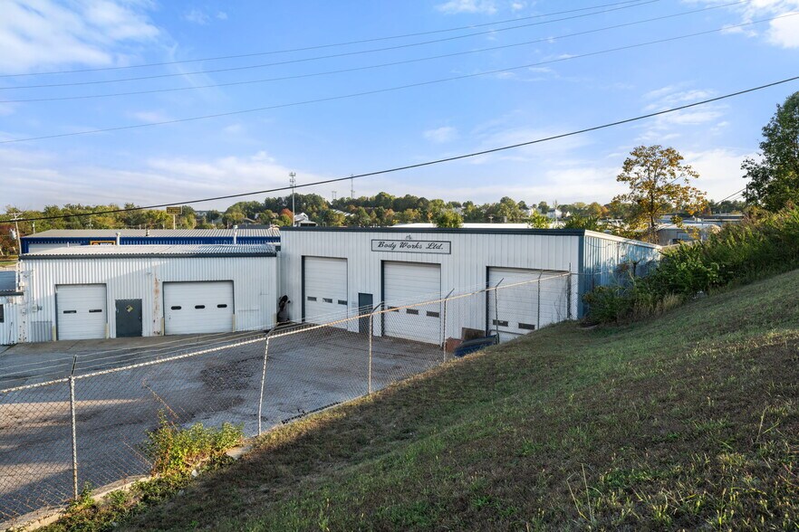 More Photos Of 875 Friedens Rd, Saint Charles Service For Sale