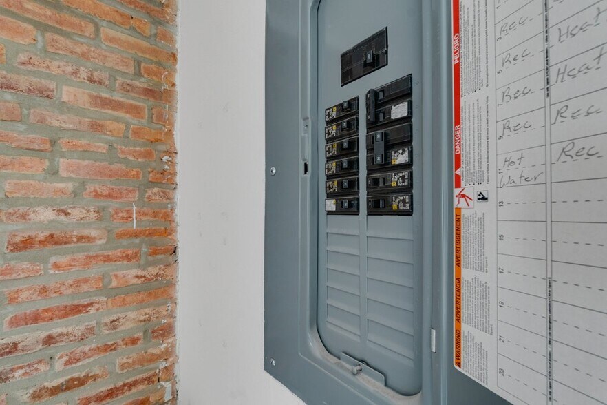 More Photos Of 2024 Saint Paul St, Baltimore Apartments For Sale