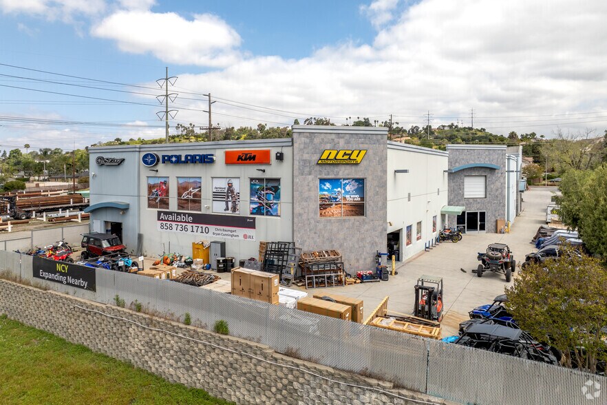 More Photos Of 2333 Montiel Rd, San Marcos Showroom For Lease