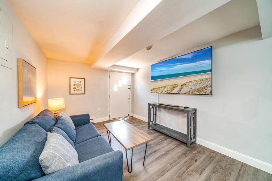 More Photos Of 617 E 8th St, Ocean City Hotel For Sale