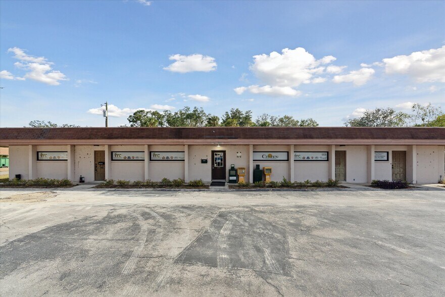 Primary Photo Of 13 Ne 3rd St, Chiefland Office For Sale