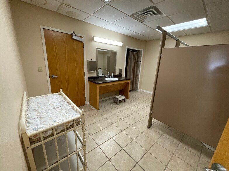 More Photos Of 501-599 Paris ave, Soper Religious Facility For Sale