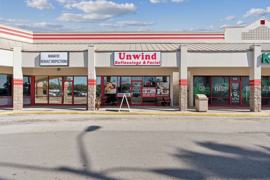 More Photos Of 5165-5261 33rd St E, Bradenton Storefront For Sale
