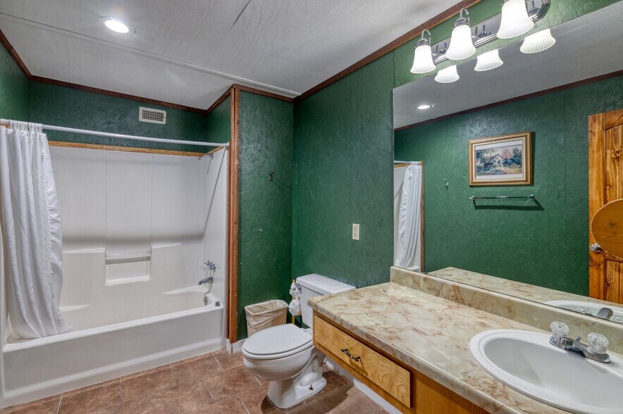 More Photos Of 49 Encino Dr, Concan Convenience Store For Sale