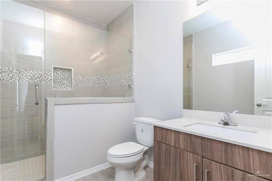 More Photos Of 402 Newport Ave, Edinburg Apartments For Sale