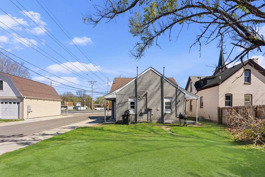 More Photos Of 31 N 14th St, Belleville Apartments For Sale