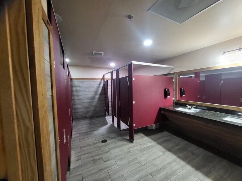 More Photos Of 800 S International Blvd, Hidalgo Freestanding For Lease