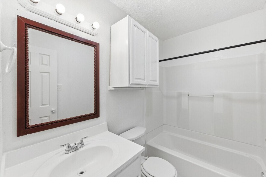 More Photos Of 5619 Jacaranda Dr, Austin Multifamily For Sale