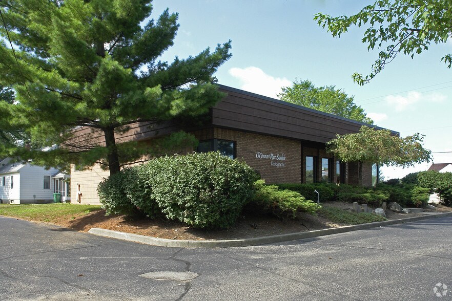 More Photos Of 2024 28th St SW, Wyoming Office For Sale