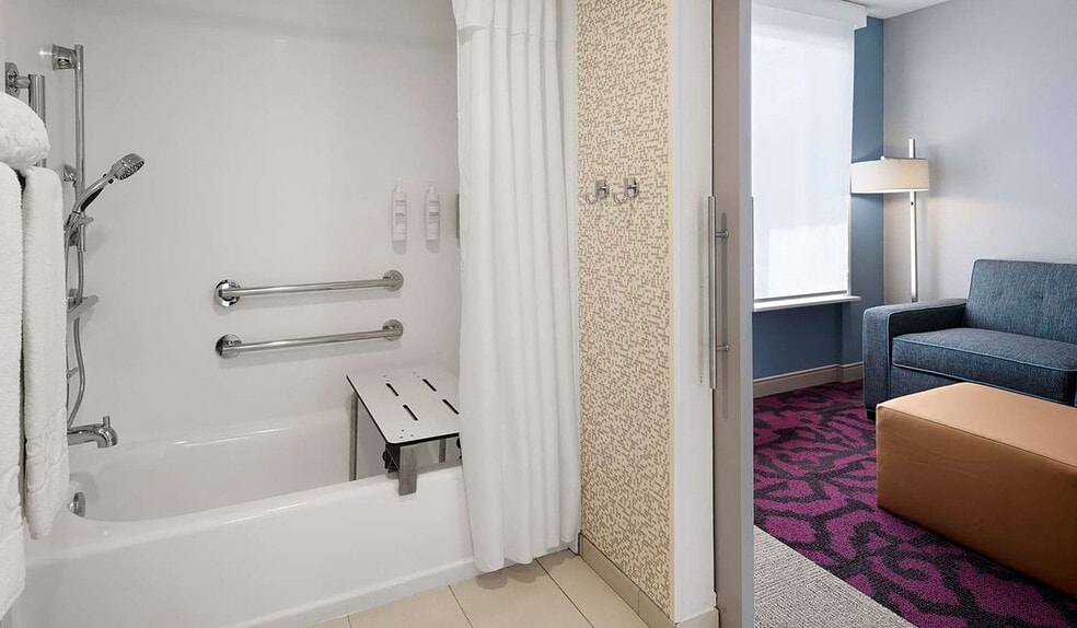 More Photos Of 9104 Keystone Crossing, Indianapolis Hotel For Sale