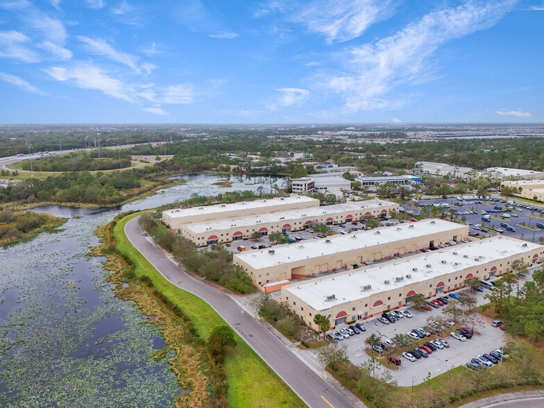 More Photos Of 787 Commerce Dr, Venice Warehouse For Lease