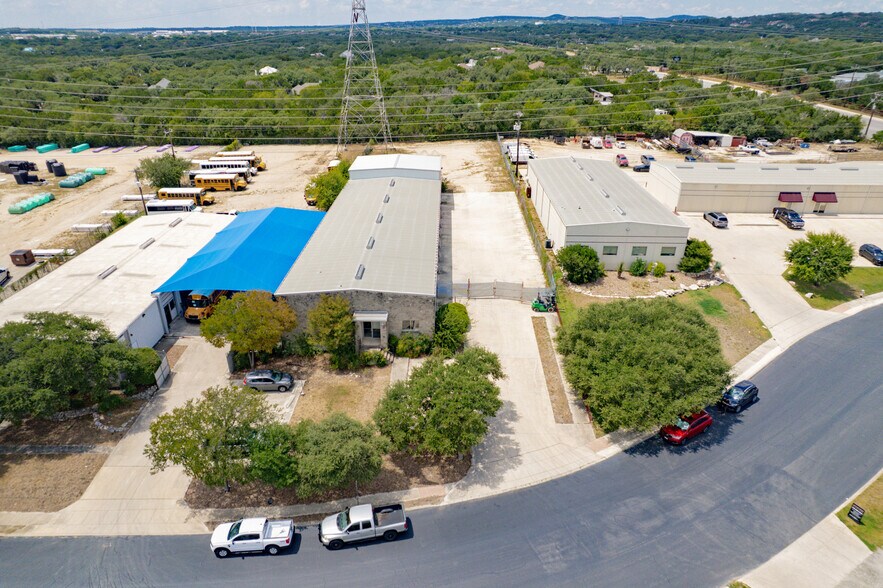 More Photos Of 13403 Western Oak Dr, Helotes Warehouse For Lease