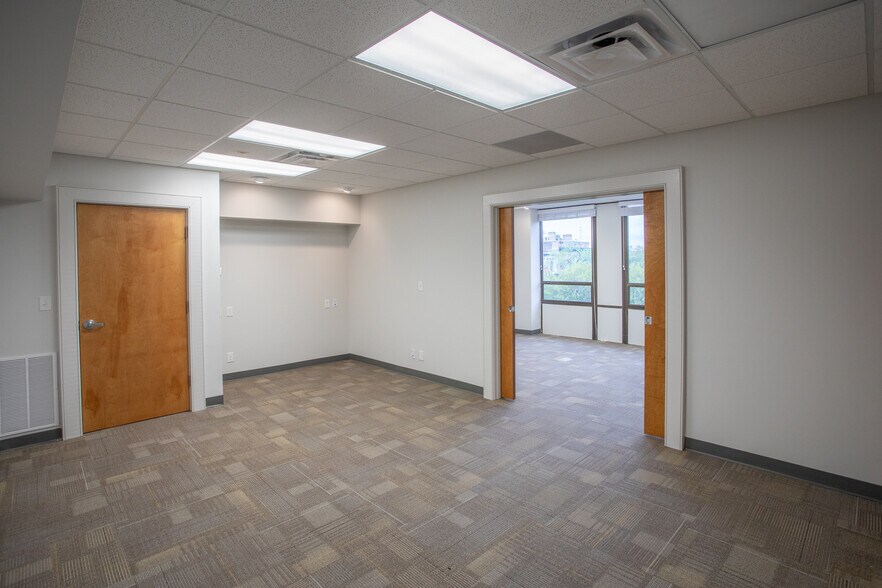 More Photos Of 300 Bull St, Savannah Office Residential For Lease