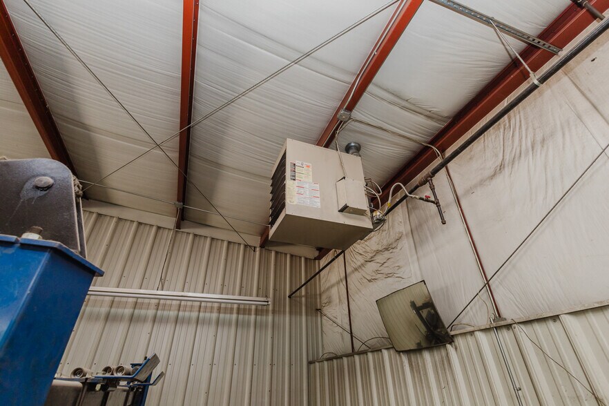More Photos Of 2555 N Market St, Wichita Auto Repair For Sale