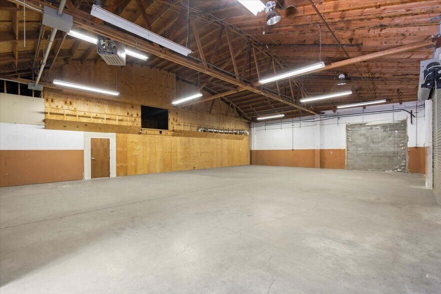 More Photos Of 2466 Bay Rd, Redwood City Warehouse For Lease