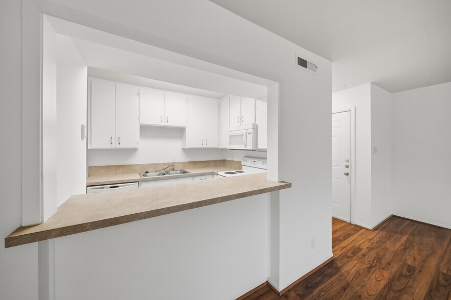 More Photos Of 611 S Ennis St, Bryan Apartments For Sale