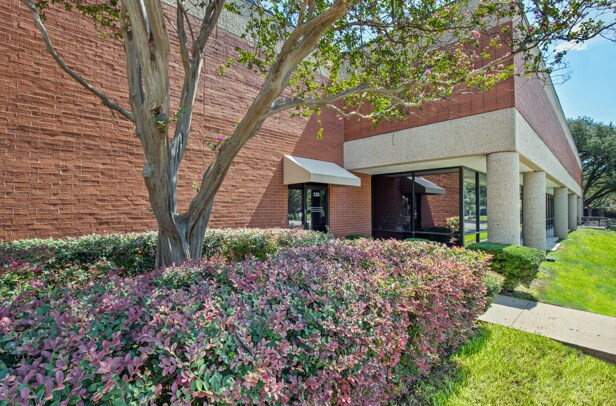 More Photos Of 4120 Freidrich Ln, Austin Showroom For Lease