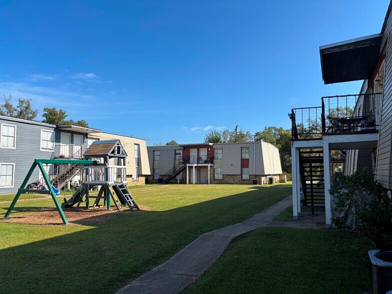 More Photos Of 475 S Denver St, Vidor Apartments For Sale