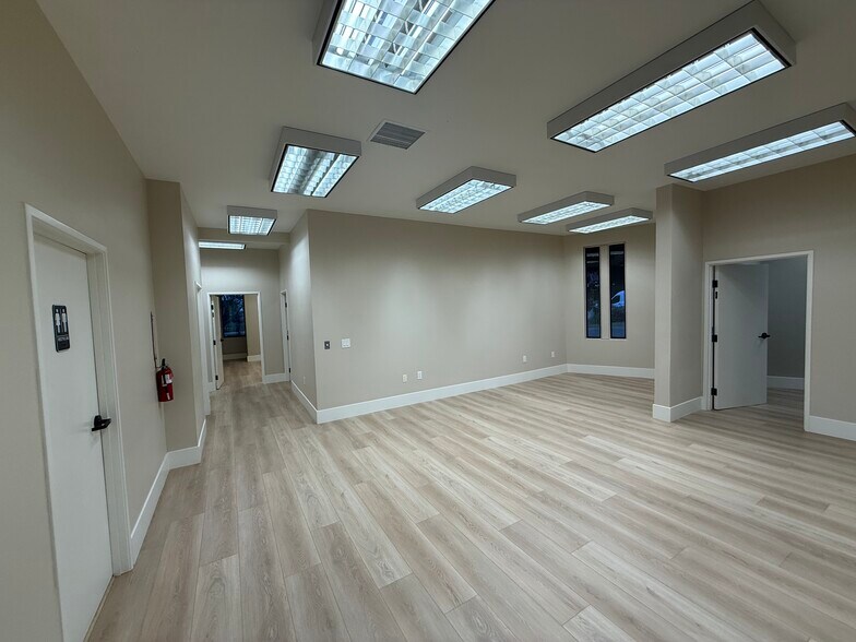 More Photos Of 450 S Lone Hill Ave, San Dimas Warehouse For Lease