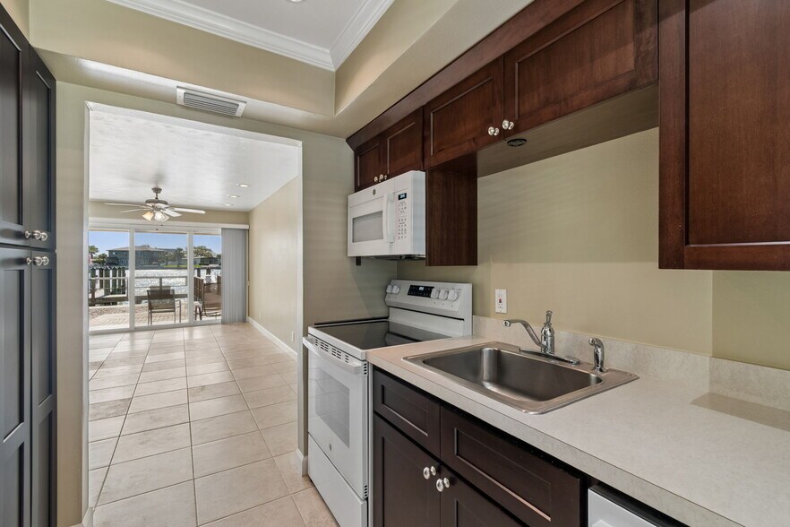 More Photos Of 2307 Bay Blvd, Indian Rocks Beach Apartments For Sale