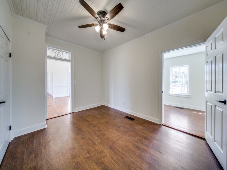 More Photos Of 824 5a-2 High St, Comfort Medical For Sale