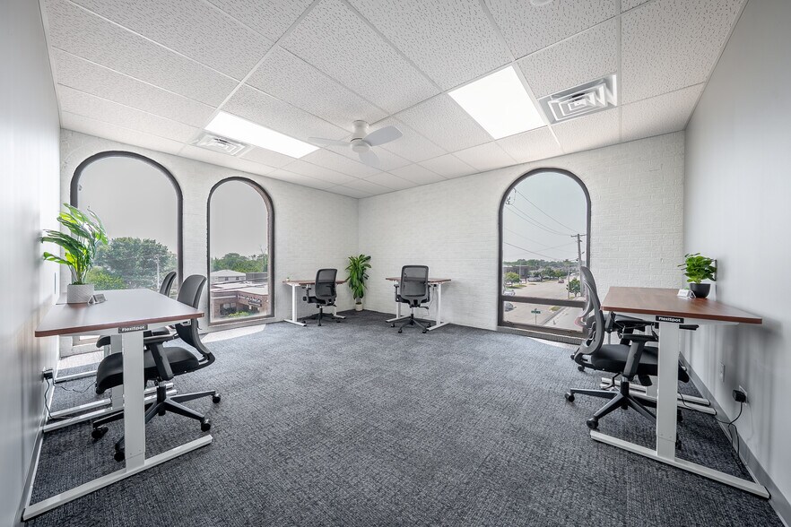 More Photos Of 4550 W 103rd St, Oak Lawn Coworking Space
