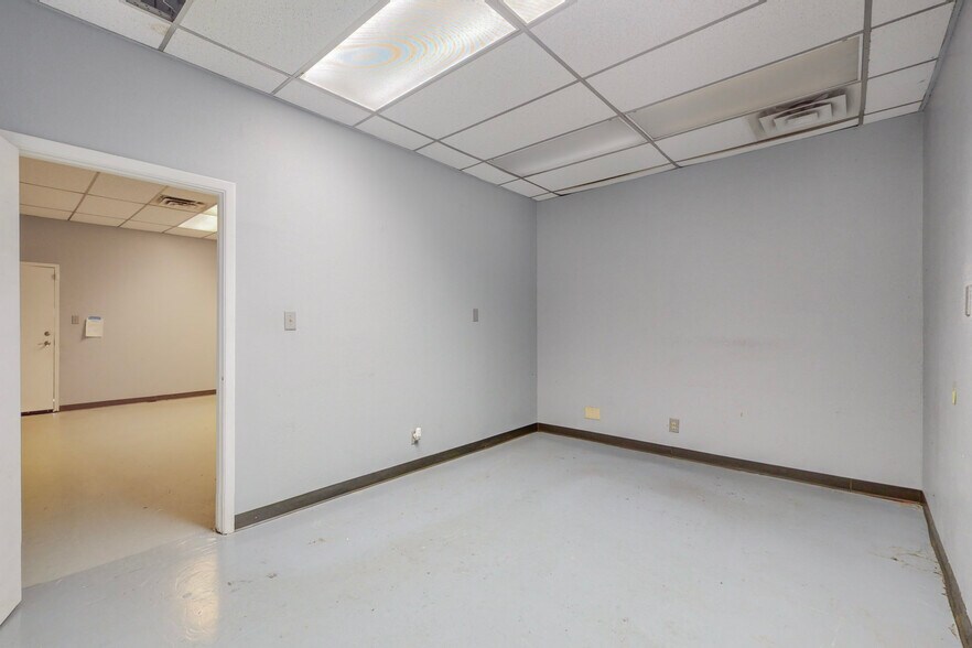 More Photos Of 1823 Commercial St NE, Albuquerque Warehouse For Sale