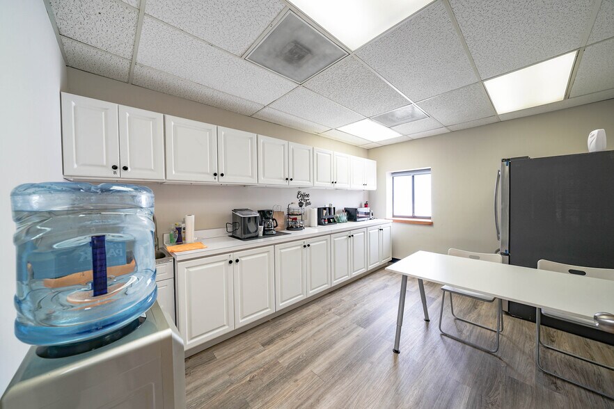 More Photos Of 8023 Malcolm Rd, Clinton Medical For Lease