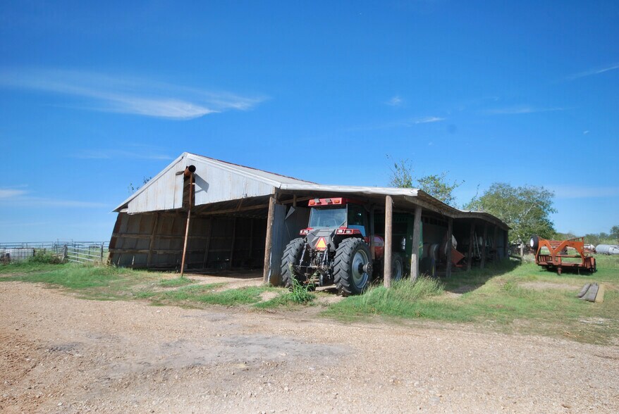 More Photos Of 5040 FM 1295, Moulton Specialty For Sale