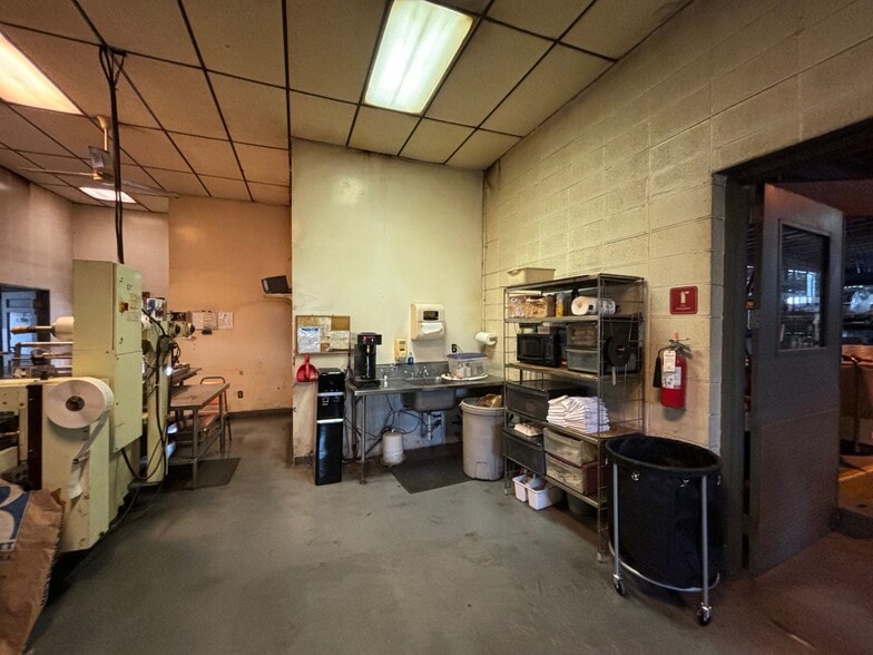 More Photos Of 2826 Southwest Blvd, Kansas City Warehouse For Sale