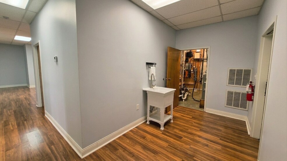 More Photos Of 31-33 Murray Guard Dr, Jackson Office For Lease
