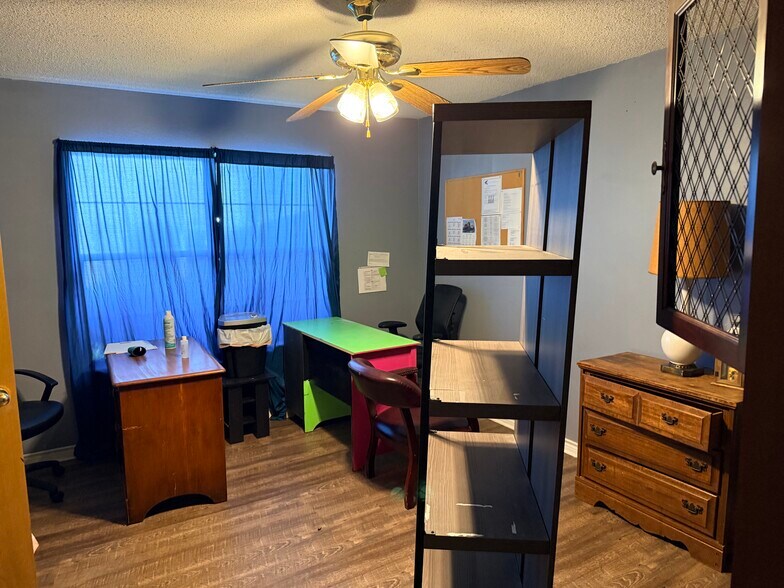 More Photos Of 425 Neches St, Jacksonville Office Residential For Sale