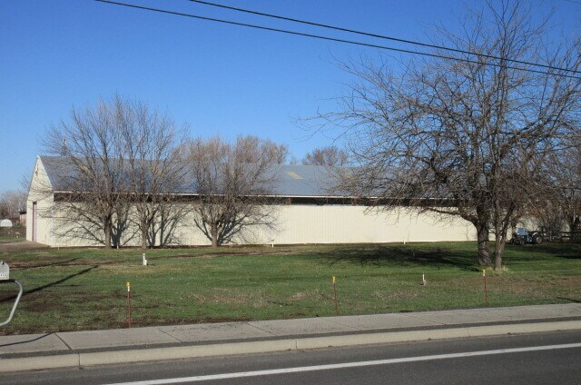 More Photos Of 1502 University Pky, Yakima Warehouse For Sale