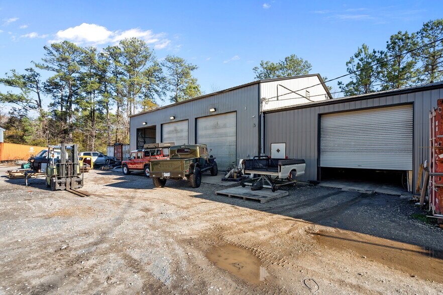 More Photos Of 4704 N College Rd, Castle Hayne Warehouse For Lease