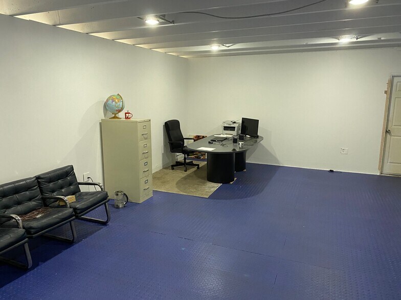 More Photos Of 2106 Mayo St, Hollywood Warehouse For Lease