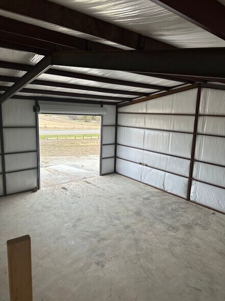 More Photos Of 3984 Old Lorena, Lorena Flex For Lease