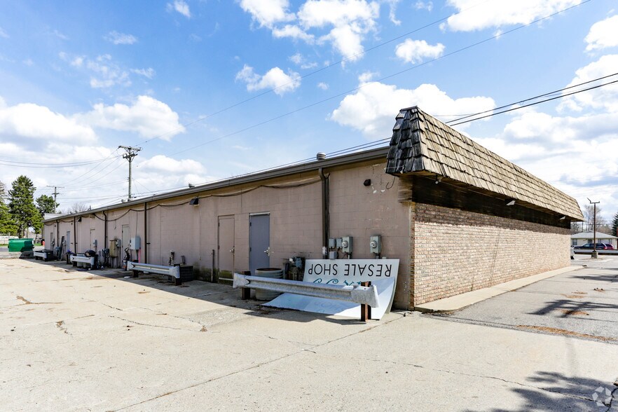 More Photos Of 4654-4660 W Walton Blvd, Waterford Unknown For Lease