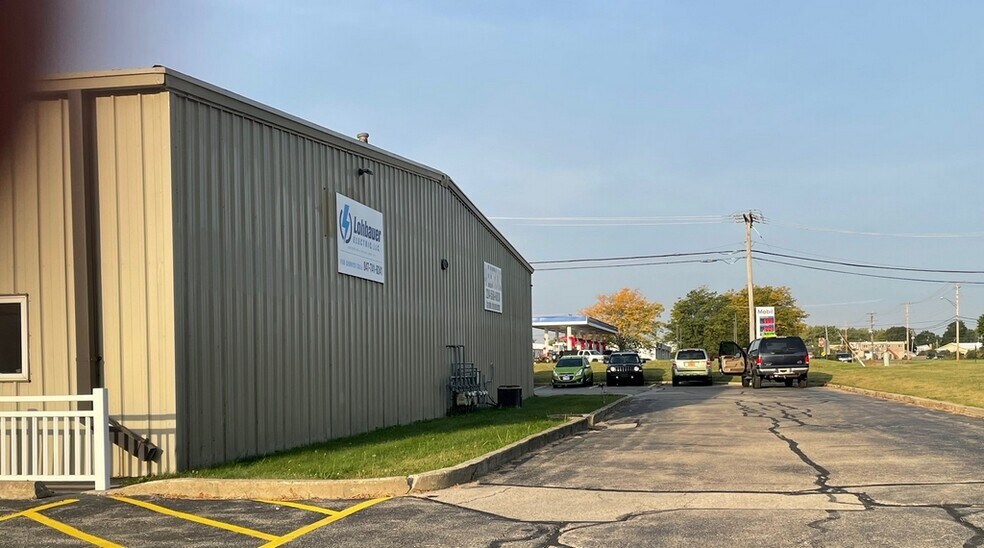 More Photos Of 211 E Higgins Rd, Gilberts Manufacturing For Lease