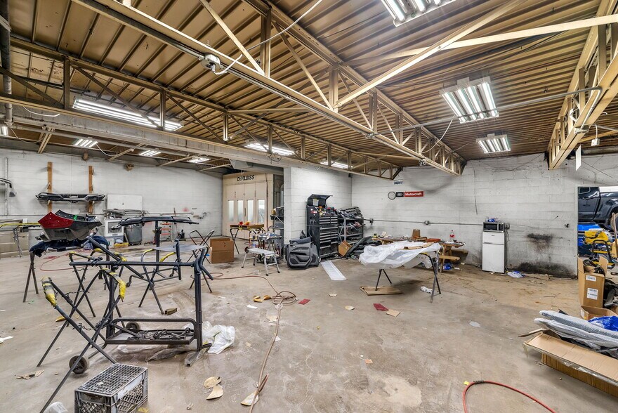 More Photos Of 29300 Goddard Rd, Romulus Manufacturing For Sale