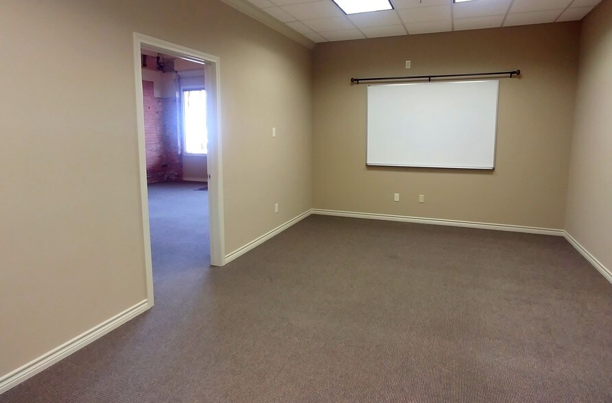 More Photos Of 208 N Bryan Ave, Bryan Office Residential For Lease