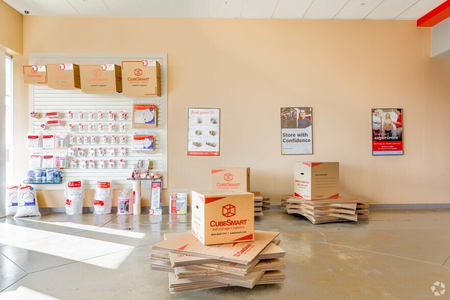 More Photos Of 3784-3800 W Broad St, Columbus Self Storage For Sale