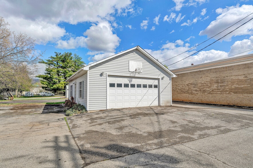 More Photos Of 628 S Colorado St, Salem Office For Sale