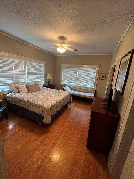 More Photos Of 1200 W Lake Otis Dr Se, Winter Haven Specialty For Sale