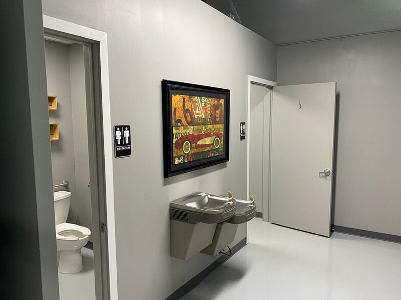 More Photos Of 2800 W State Road 84, Fort Lauderdale Showroom For Sale