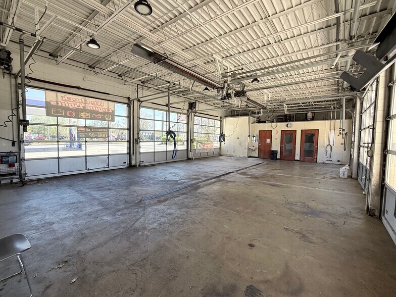 More Photos Of 560 N State Road 135, Greenwood Flex For Lease