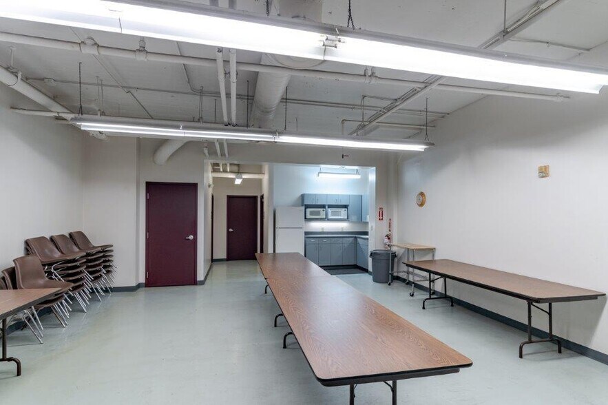 More Photos Of 120 E 3rd St, Newport Office For Lease