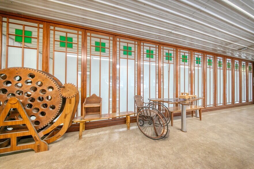 More Photos Of 26 Holland rd, Ferndale Manufacturing For Sale